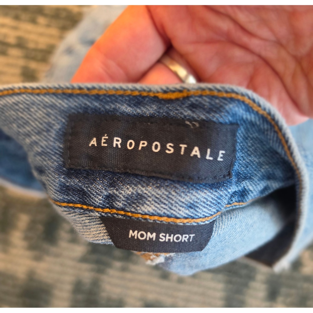 Aeropostale Mom Shorts Light Wash Distressed Denim High Waisted Size 8 - Picture 4 of 5